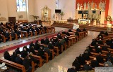 Księża z całej diecezji modlili się o pokój. W niedzielę w kościołach odbędzie się zbiórka ofiar do puszek