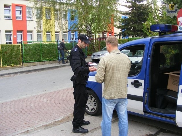Policjanci sztumskiej komendy przedstawili zarzut kradzieży z włamaniem 21-latkowi.