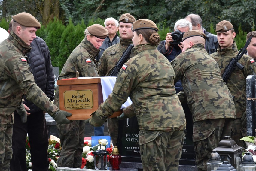 Uroczysty pogrzeb śp. Rudolfa Mojeścika, żołnierza NSZ, w...
