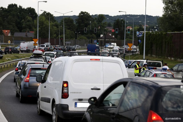 Na 103 kilometrze autostrady A3 doszło do kolizji. Prawy pas w kierunku Łodzi jest zablokowany.