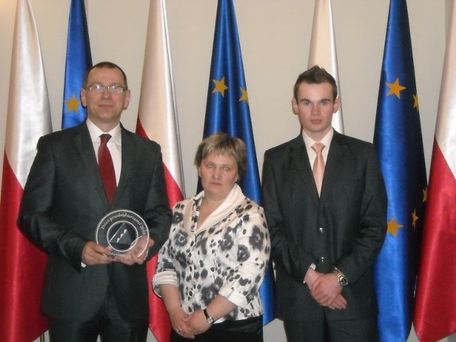 ZSLT w Warszawie reprezentowali ( od lewej) dyrektor szkoły Piotr Sitnik, nauczycielka Barbara Szerzad oraz uczeń Krzysztof Seidert.