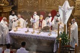 Zbliża się święte Triduum Paschalne. W Bazylice Katedralnej w Kielcach będą w nim uczestniczyć biskupi. Zobaczcie plan uroczystości
