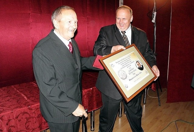 W 2011 roku Ludwik Zbytniewski odebrał z rąk Piotra Pieszaka tytuł Strzelnianina Roku