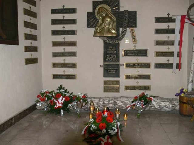 Pierwsza w Polsce Kaplica Katyńska przy klasztorze na Mirowie będzie w piątek miejscem uroczystości upamiętniających ofiary katastrofy smoleńskiej i zbrodni sowieckich na wschodzie.