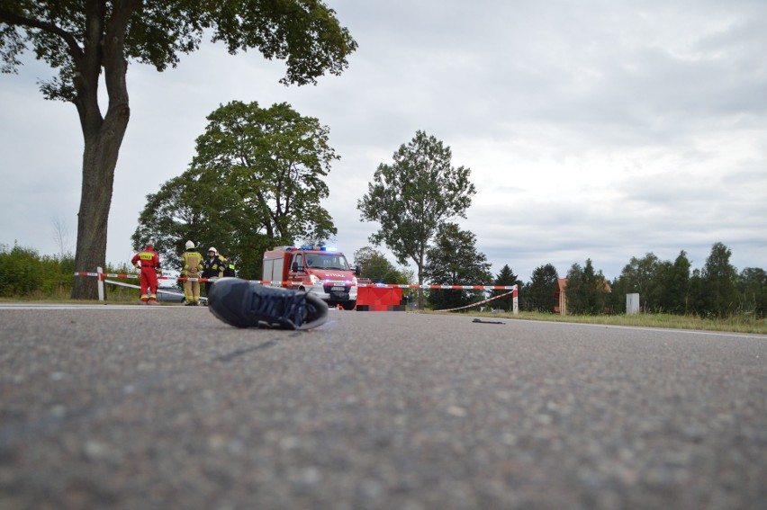 Śmiertelny wypadek w Czersku. Zginął młody rowerzysta 30.08.2020. Tragedia na DK 22 [zdjęcia]