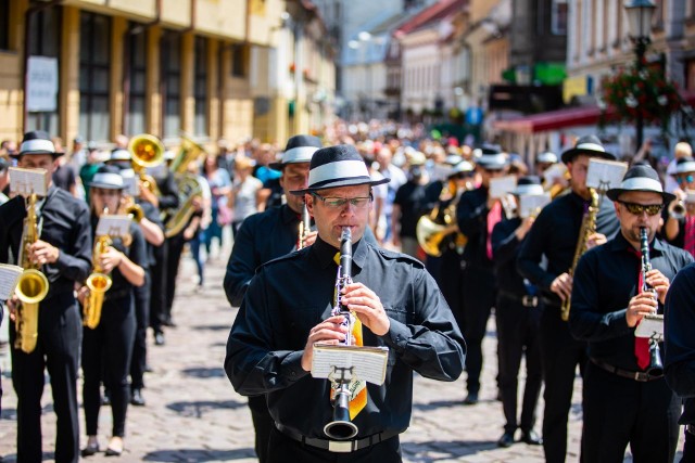 Nowoorleańska parada w Bielsku-Białej przemaszerowała przez miasto w niedzielę 27 czerwca.