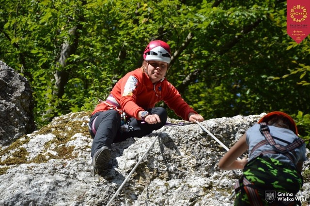 Juromaniacy mieli okazje poćwiczyć wspinaczkę po skałach z Grupą Jurajską GOPR. Osoby, które zwykle pomagają turystom uwięzionym na skałach lub błądzącym po dolinach, tym razem zaprosili na naukę wspinaczki oraz pokazy ratownictwa.