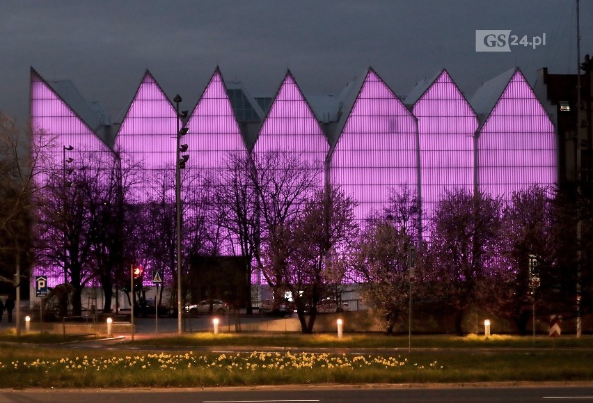 Szczecin. Filharmonia zaświeciła na fioletowo. W ważnym celu - 26.03.2020