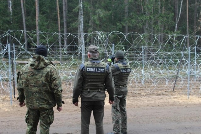 Lasy Państwowe przekazały ukraińskiej armii samochody terenowe typu pick-up służące do zadań wojskowych