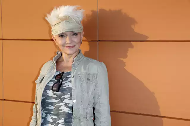 Małgorzata Ostrowska na co dzień mieszka w Puszczykowie, malowniczym miasteczku oddalonym ok. 12 km na południe od Poznania. Dom znajduje się w otoczeniu natury. Zobacz na kolejnych slajdach galerii, jak tam jest >>>