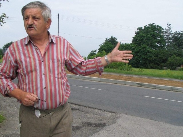 Marian Tadeusz Napieracz przewodniczący  osiedla Nagnajów boryka się między innymi z rozwiązaniami komunikacyjny dla pieszych w pobliżu biegnącej przez osiedle Wisłostrady