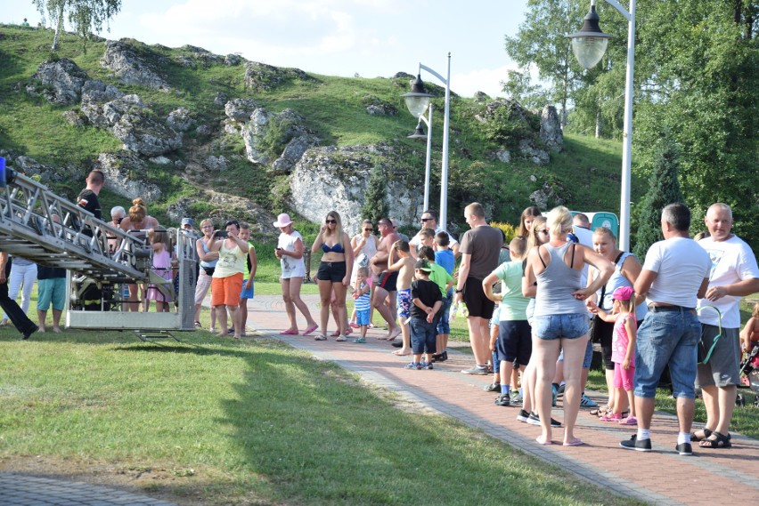 Piknik strażacki w Kroczycach. Były pokazy strażackie i występy artystyczne FOTO