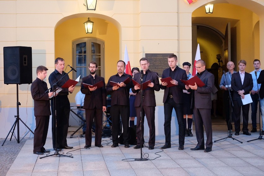 Oprócz wspomnień bohaterskich losów rotmistrza, jego miejsca...