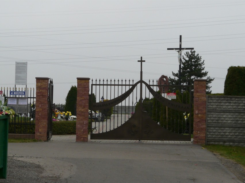 Drugi dzień otwarcia cmentarza w Ksawerowie. 1 listopada nadal czynny ZDJĘCIA