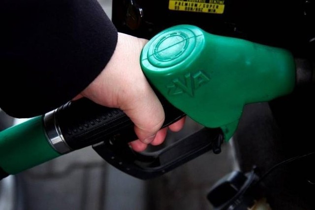 Ceny paliw - benzyna i olej napędowy tanieją, LPG ponownie drożeje