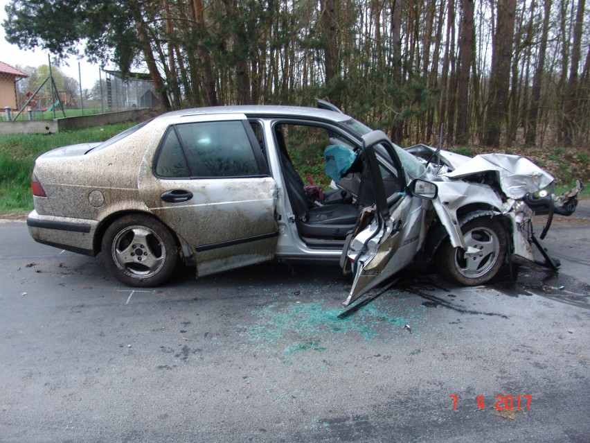 33-letni kierowca trafił do szpitala w Toruniu