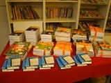 Uczniowie SP nr 34 w Poznaniu dostali od Amazona książki i czytniki z 50 e-bookami