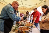 Slow Fest Sopot 2021. Skoro najdłuższe molo, to i najdłuższy stół. Spotkali się przy nim świetni kucharze i przechodnie