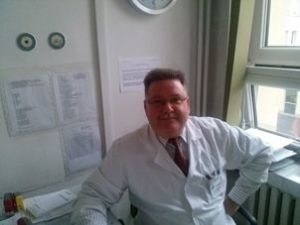 Pracę w szpitalu w Busku-Zdroju rozpoczął w 1990 roku w...