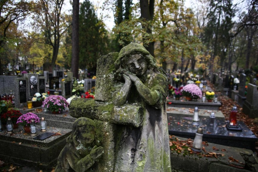 Najtrudniejszym okresem na krakowskich cmentarzach był...