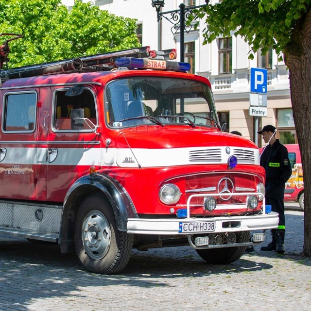 40-letnie auto OSP Brzozowo (na zdjęciu) mogło zostać wymienione na nowe, ale większość radnych Rady Gminy Kijewo Królewskie nie chciała dołożyć do prezentu od państwa - 0,5 mln złotych - dodatkowych 300 tys. zł