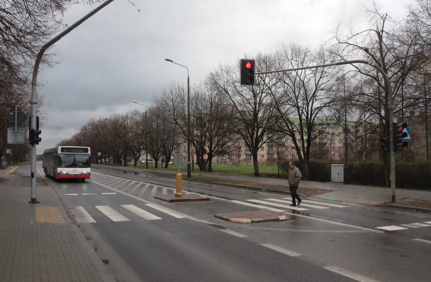 Kolejne dwa przejścia dla pieszych na radomskich ulicach zyskały sygnalizacje świetlne