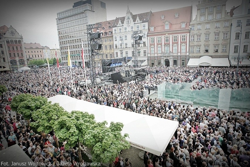 Wrocław: Tłumy na koncercie Piotra Rubika w Rynku (ZDJĘCIA)