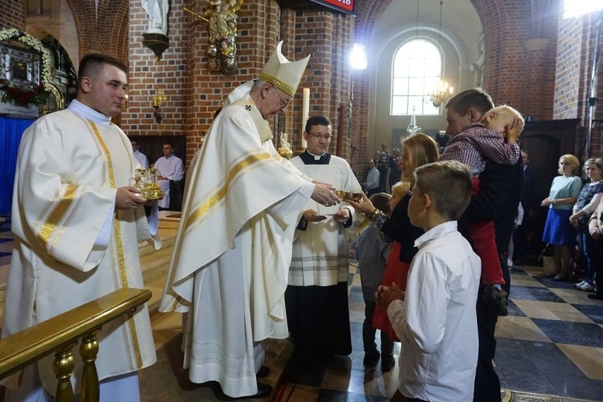 W niedzielę w katedrze jubileuszową eucharystię odprawił...