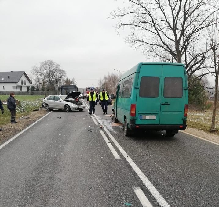 Uwaga, wypadek na drodze krajowej numer 74 w Lechowie pod Kielcami