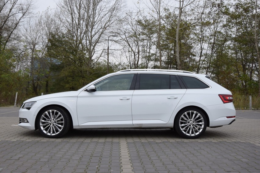 Skoda Superb Combi 2.0 TSI Laurin&Klement z 220-konnym...