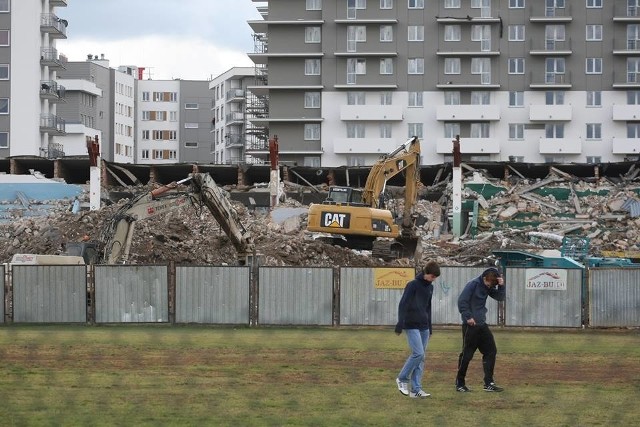 Tak wyglądała rozbiórka hali Włókniarza. Zdjęcia wykonaliśmy w 2011 roku.