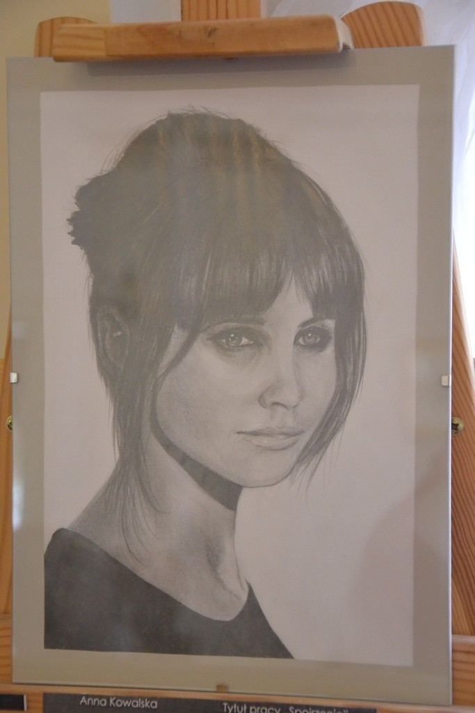 Pani Anna z Lipna kreśli ołówkiem realistyczne portrety. Po raz pierwszy odważyła się wziąć udział w konkursie i to z sukcesem!