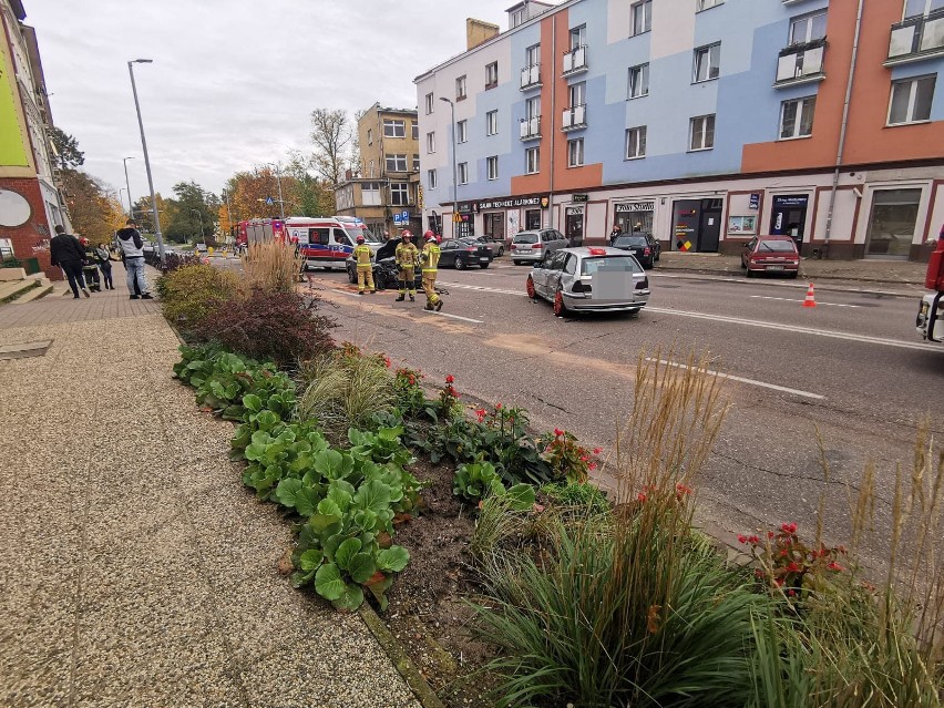 Wypadek na ulicy Zwycięstwa w centrum Koszalina. BMW i audi rozbite [zdjęcia] 