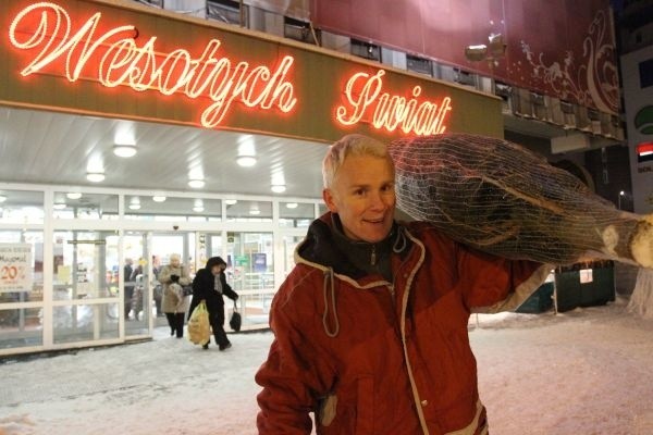 Nasz Czytelnik kupił przed Centralem choinkę. I jest z niej bardzo zadowolony.