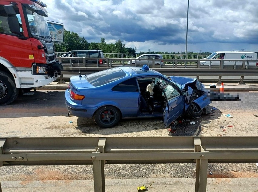 Tragedia na Klecińskiej. Auto wjechało w ekipę sprzątającą. Nie żyje jej pracownik