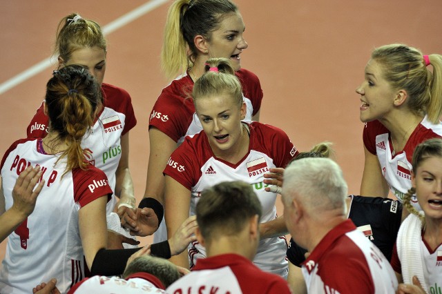 Joanna Wołosz (w środku) wierzy, że reprezentacja Polski jest w stanie wygrać w Suwon trzy mecze. Polki są już bardzo blisko wywalczenia awansu do Final Four drugiej dywizji World Grand Prix