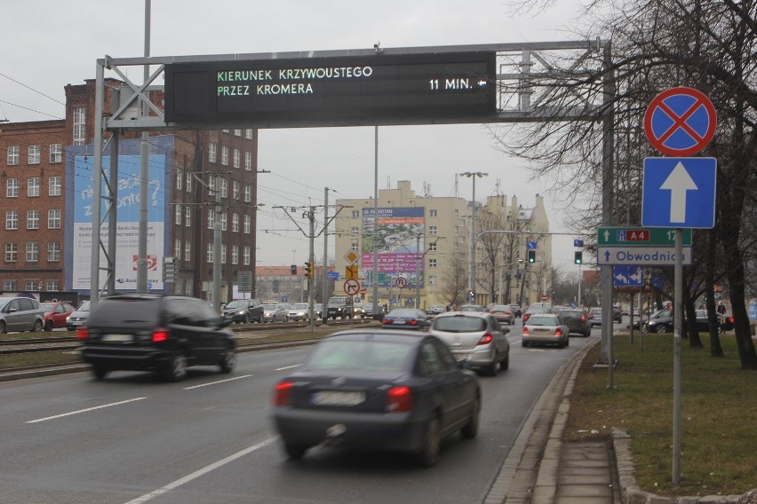 Wrocław: Awaria tablic informujących o korkach. Szukają przyczyny (ZDJĘCIA)