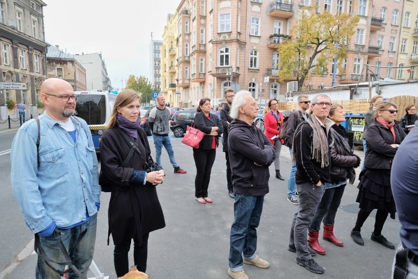 "Zły dotyk boli cale życie" - taki transparent nieśli w...