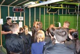 Uczniowie z Marcinkowic zwiedzili sądecką komendę i przyjrzeli się pracy policjantów [ZDJĘCIA]