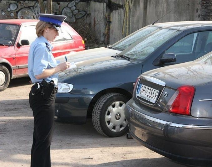 Podczas remontu boiska szkolnego przy ulicy Targowej farbą...