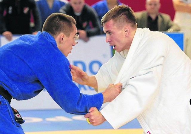 Podczas mistrzostw Polski Tomasz Kowalski (białe kimono) wygrał cztery walki. Z czego trzy przed czasem.