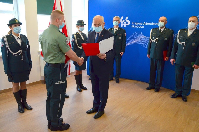 Nowi funkcjonariusze w szeregach podlaskiej KAS