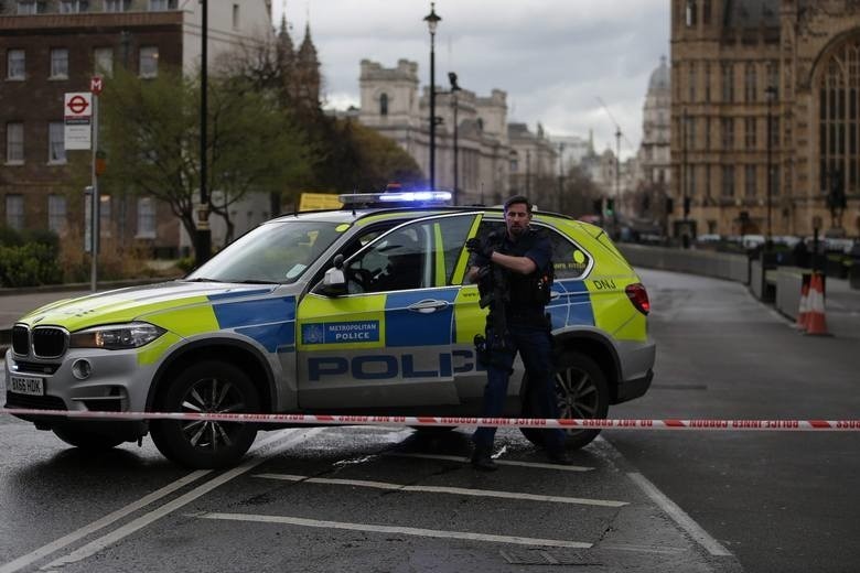 Strzały przed parlamentem w Londynie. Są ranni