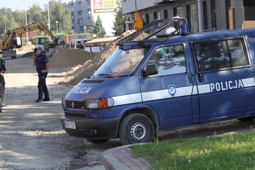 Niewybuch na placu budowy! Ewakuacja sądów i prokuratur w Tarnobrzegu (WIDEO, zdjęcia)