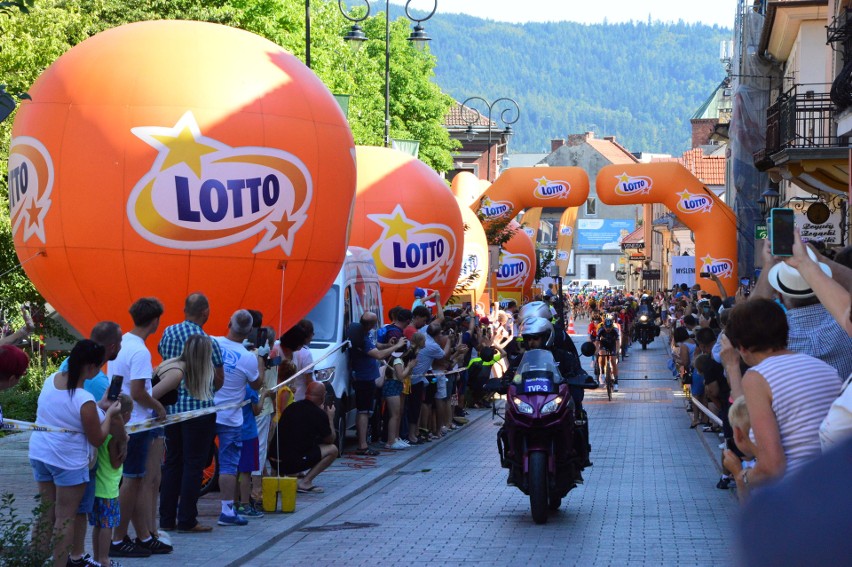 Tour de Pologne znów zagościł  w Myślenicach. Peleton przejechał przez miasto 