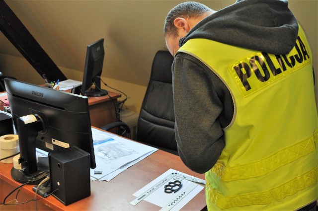 30-latek ze Słupska wymusił pierwszeństwo policjantom, przy sobie miał także narkotyki.