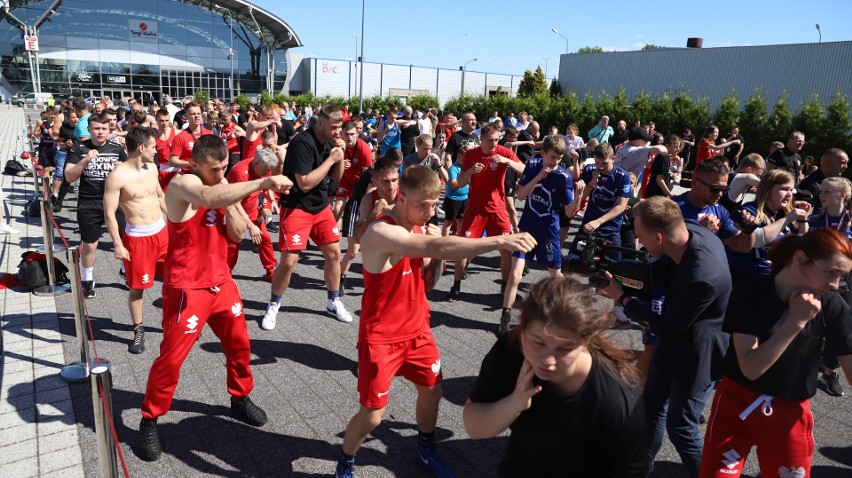 Mamy oficjalne potwierdzenie! W Kielcach ustanowiony został rekord Polski w liczbie osób wspólnie trenujących boks. Były też gwiazdy