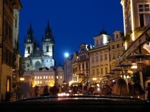 Która z dziewczyn odwiedzi Prage?