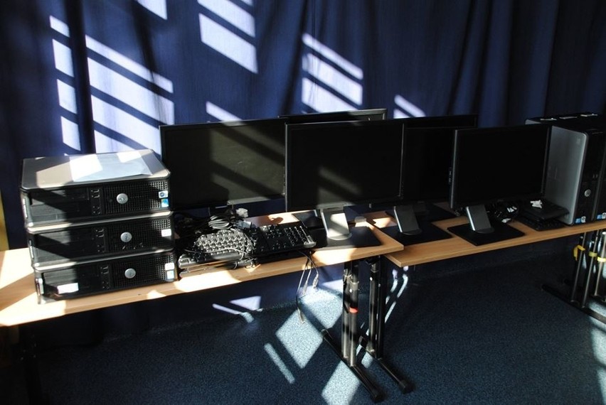 12 komputerów trafiło do czterech wiejskich szkół w gminie Jędrzejów (ZDJĘCIA)