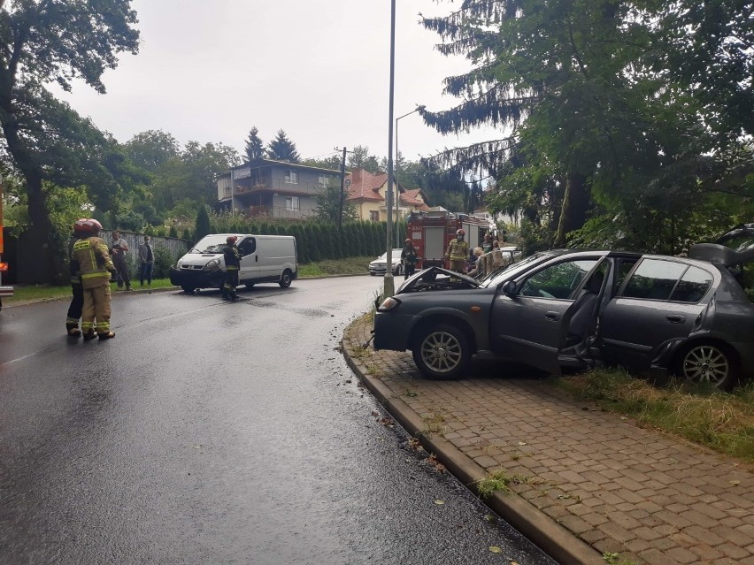 Wypadek w Przemyślu. Straciła panowanie nad autem i doprowadziła do zderzenia. Karetka zabrała ją do szpitala [ZDJĘCIA INTERNAUTY]